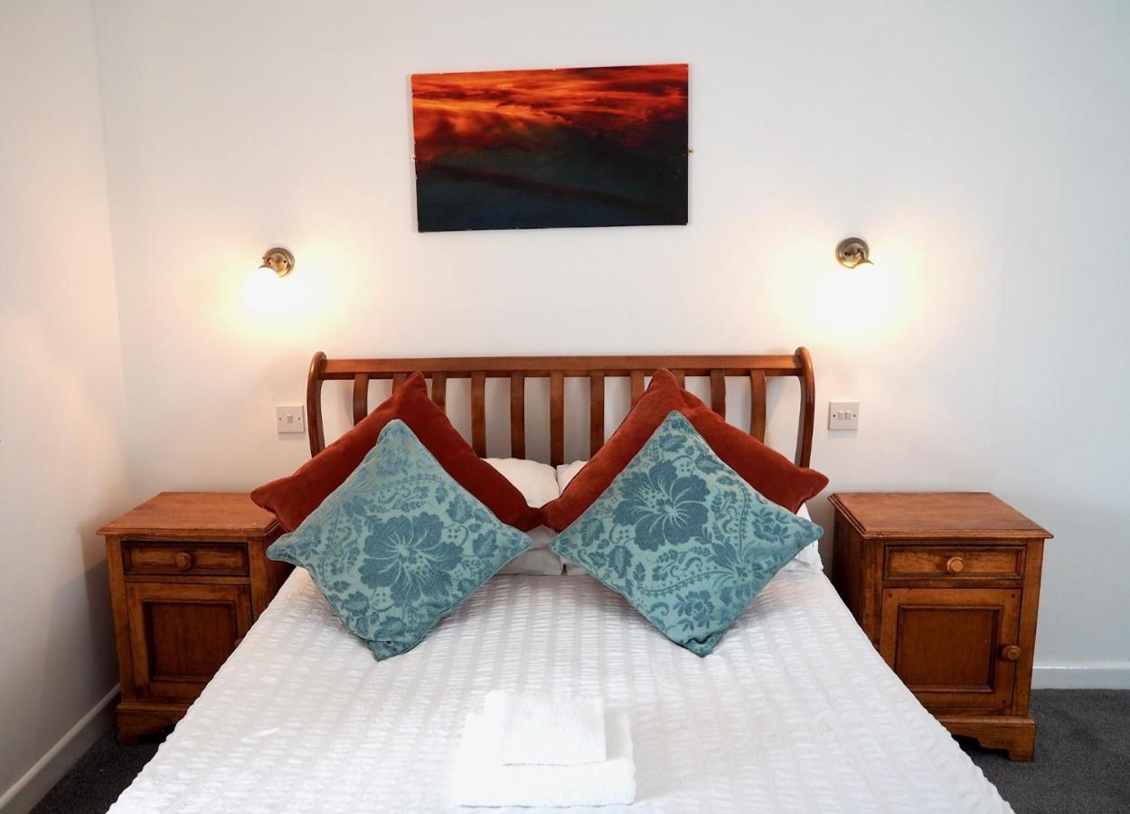 The Normandie Tenby Bagian luar foto